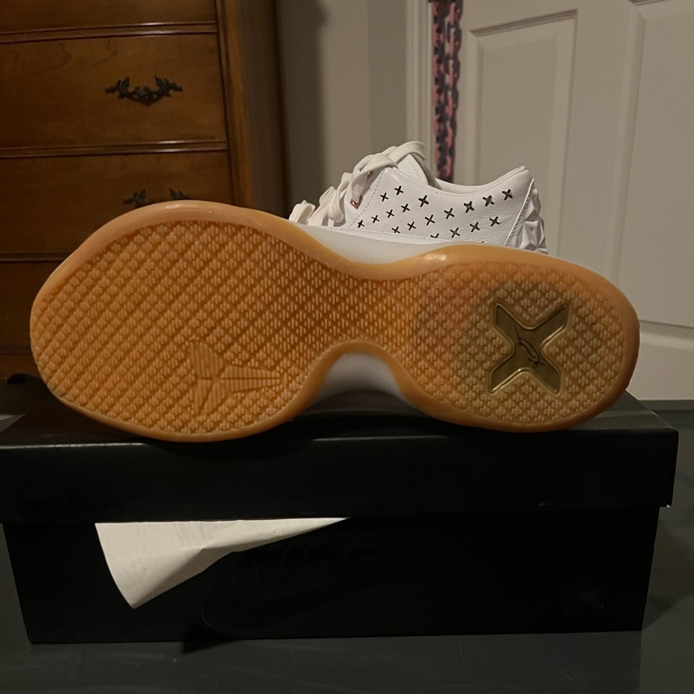 Kobe X Mid Ext - Picture 4 of 10